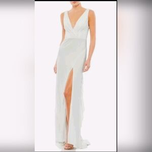 NWT Mac Duggal White V-Neck Jersey Formal Bridal Gown size 8 style#12336